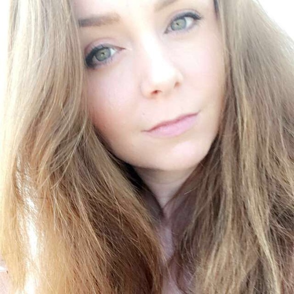 Meet your Posher, Gillian - Picture 1 of 1